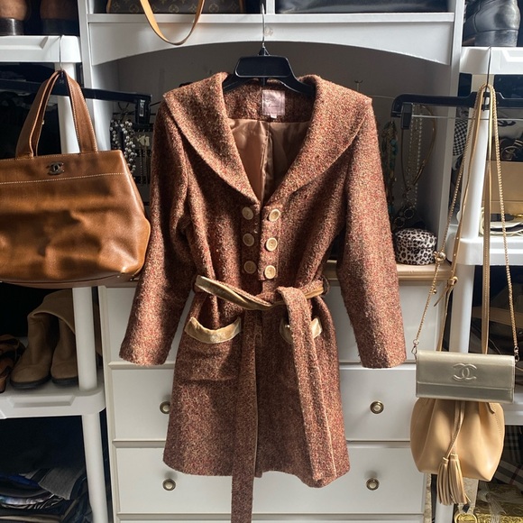 Beautiful chestnut coat - Picture 1 of 4